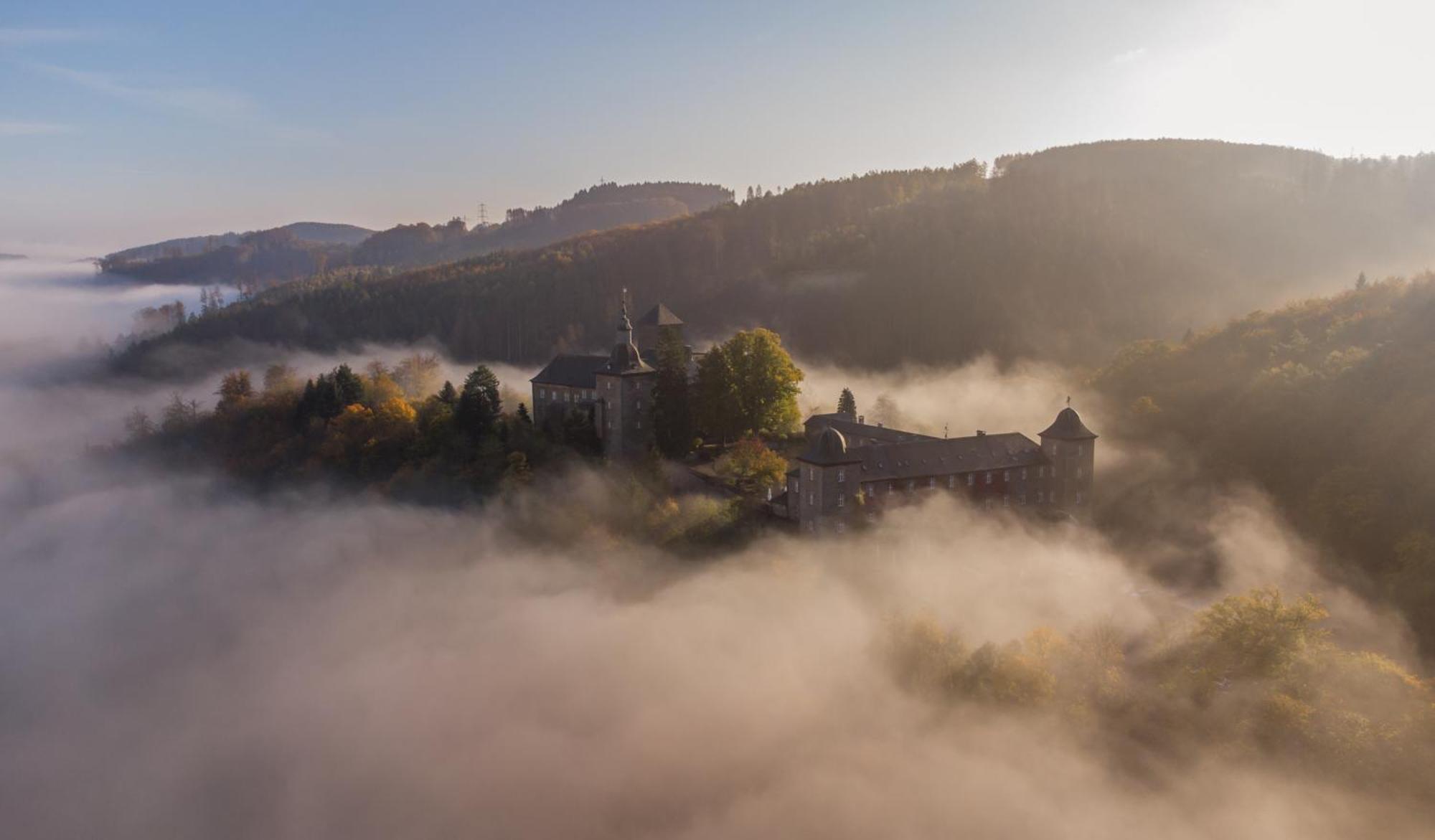 Hotel Und Restaurant Burg Schnellenberg Attendorn Extérieur photo