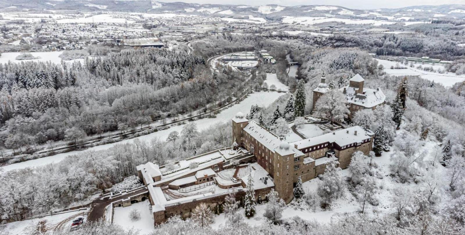 Hotel Und Restaurant Burg Schnellenberg Attendorn Extérieur photo