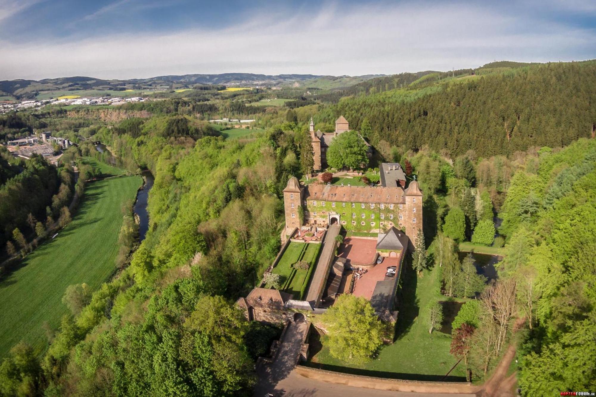 Hotel Und Restaurant Burg Schnellenberg Attendorn Extérieur photo