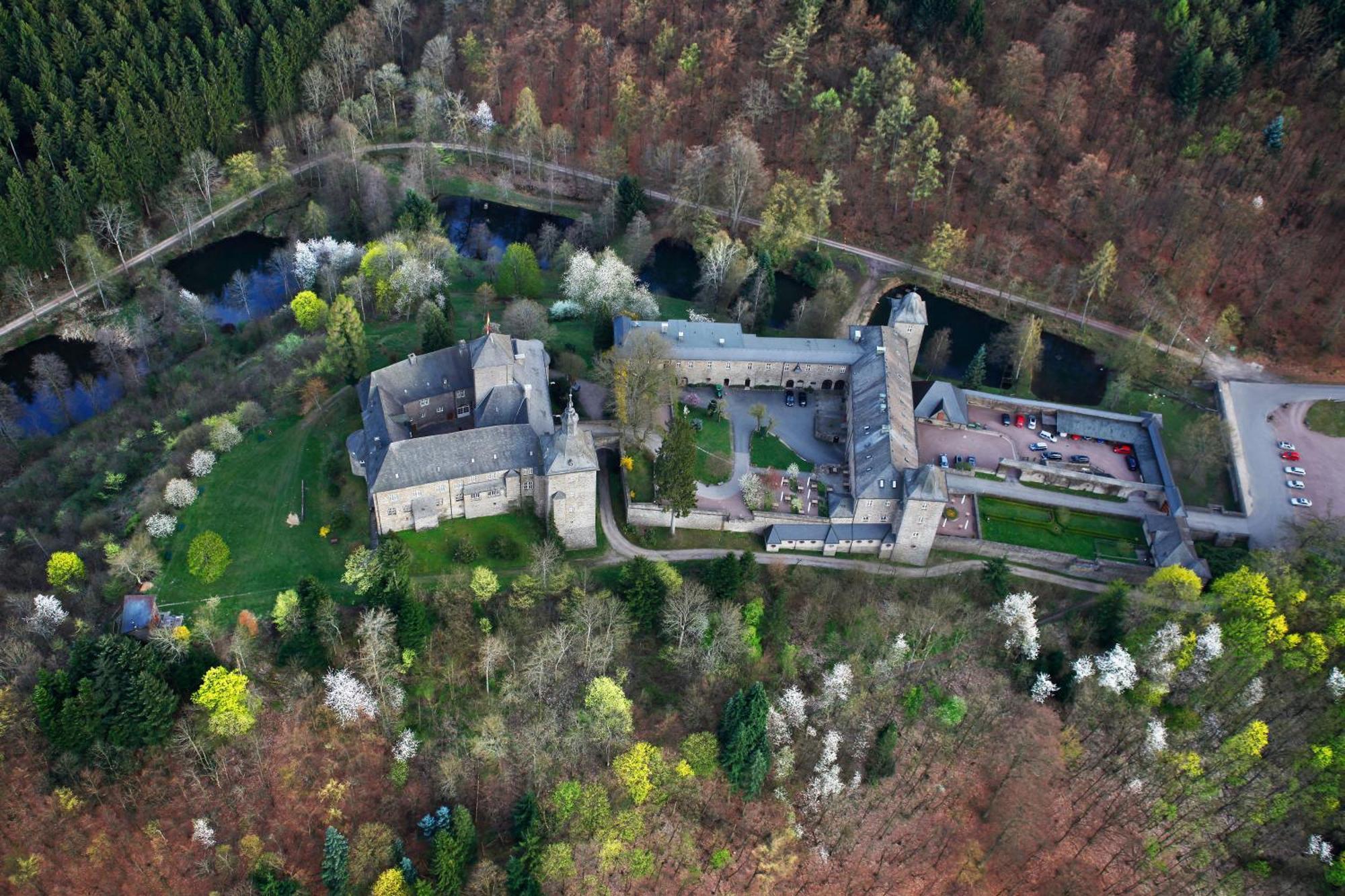Hotel Und Restaurant Burg Schnellenberg Attendorn Extérieur photo