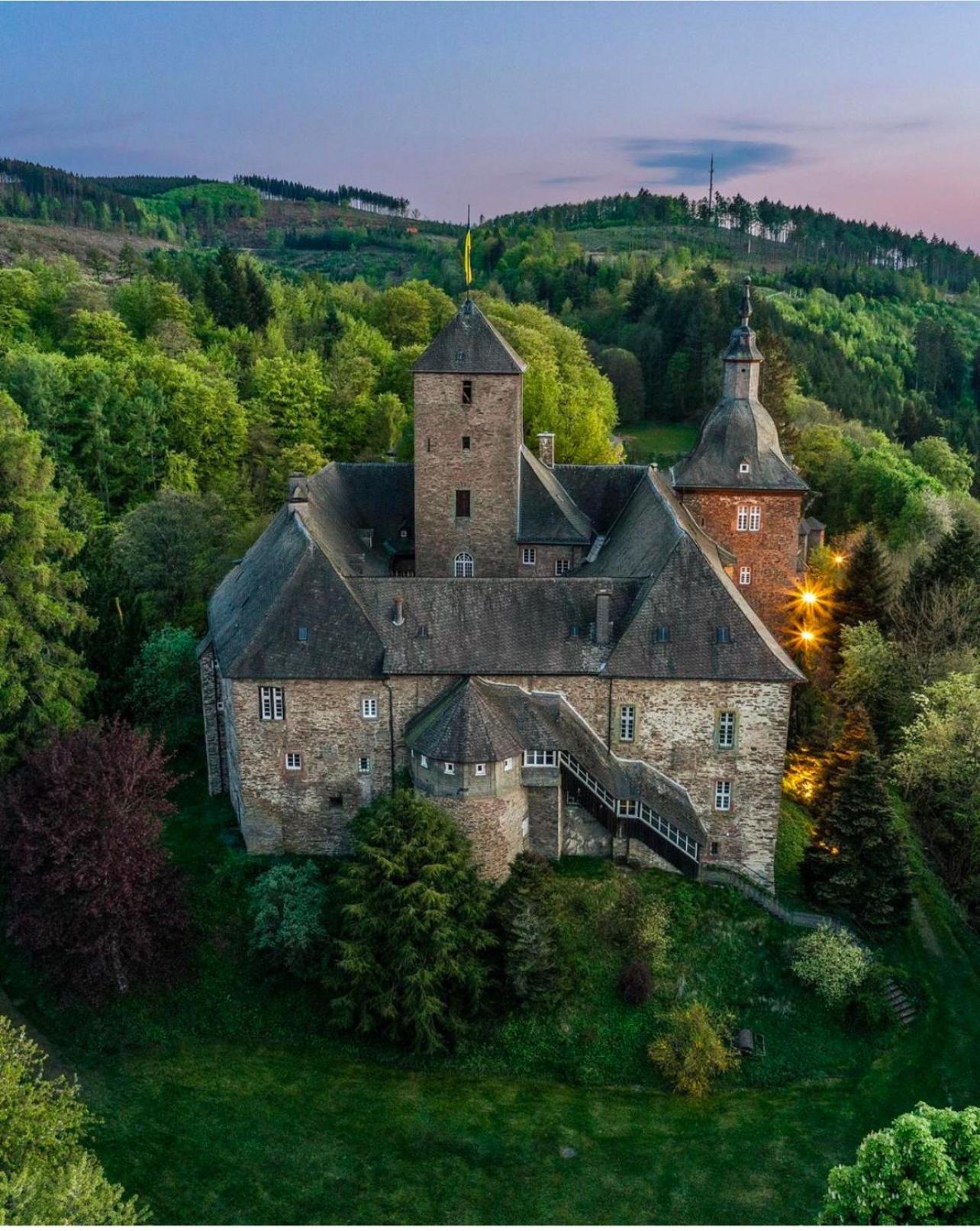 Hotel Und Restaurant Burg Schnellenberg Attendorn Extérieur photo